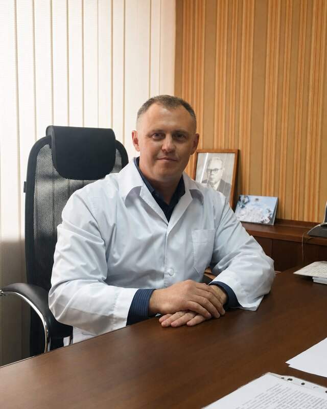 Ряховский Максим Александрович — начальник бюро, врач — судебно-медицинский эксперт